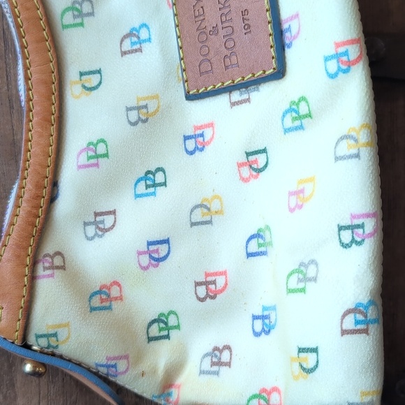 Dooney & Bourke - VINTAGE & RARE 'IT GIRL' Monogram Rainbow Bag w/ leather patch - Picture 3 of 17